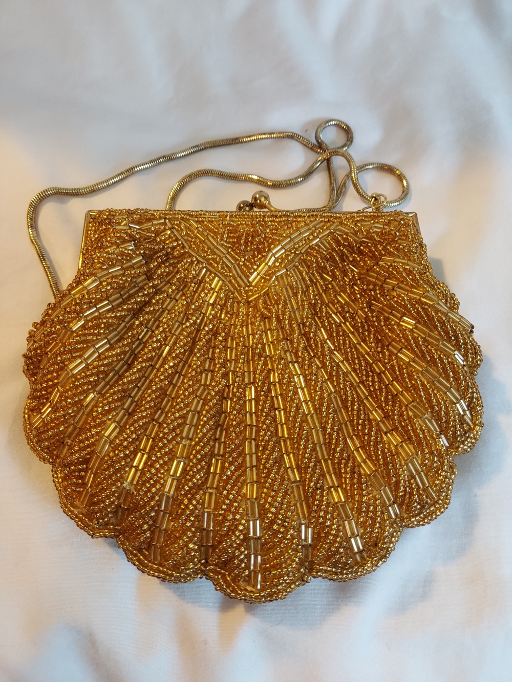 Vintage La Regale Gold Beaded Clamshell Evening Bag Clutch Kiss Lock - Picture 7 of 9